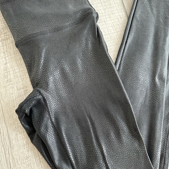 Like New Spanx Slimming Faux Leather Croc Black High Waisted Leggings - Picture 3 of 5